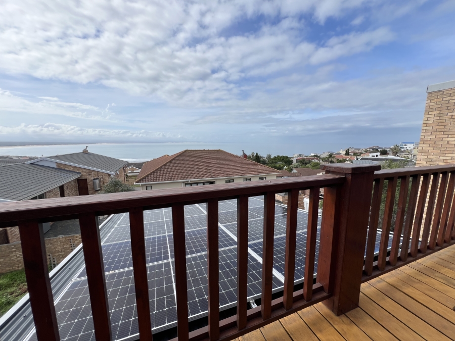 4 Bedroom Property for Sale in Wavecrest Eastern Cape
